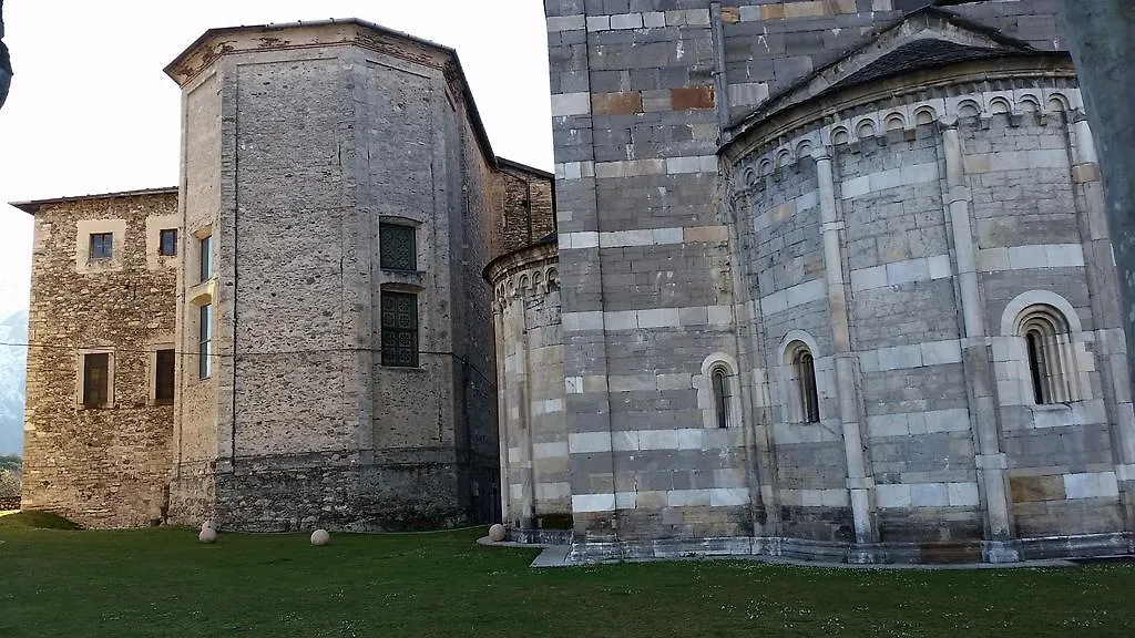 B&B La Ca De La Fra Gravedona Bed & Breakfast